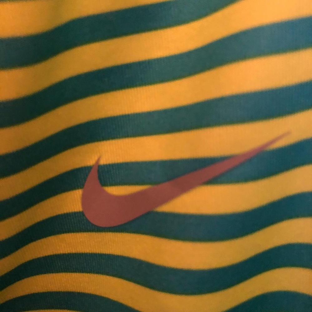 Nike dri-fit SIZE S tennis style athletic top - Picture 3 of 3